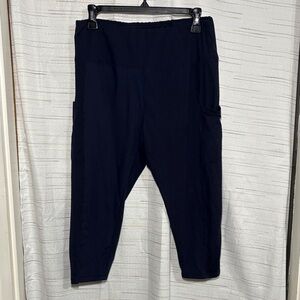 Navy Cropped Leggings with Pockets